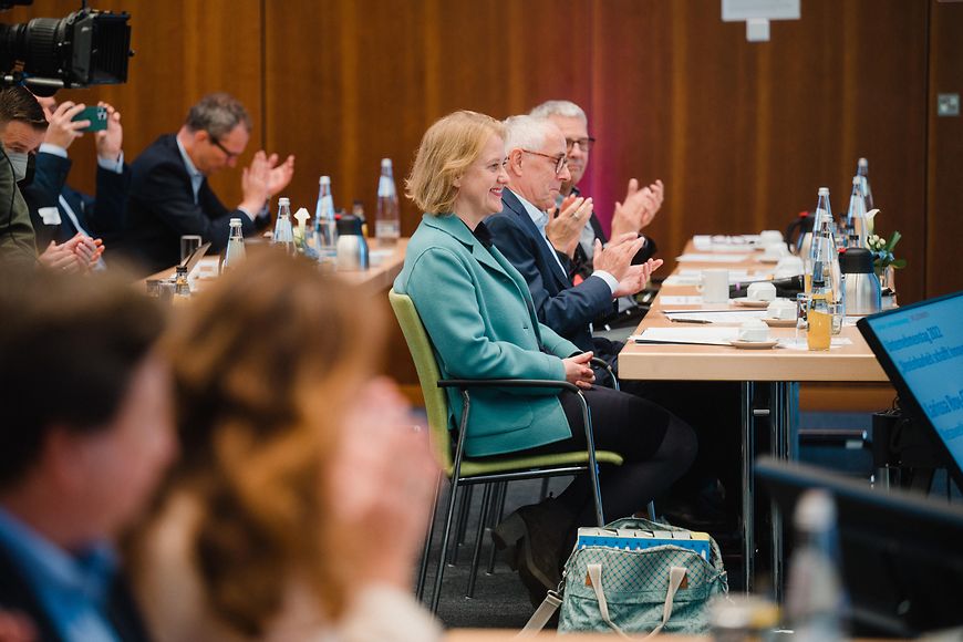 Personen bei Netzwerkarbeit