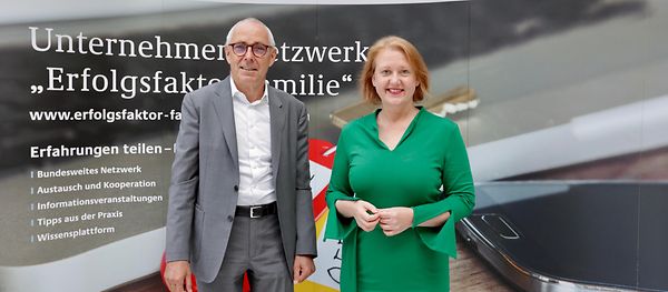 Lisa Paus mit Peter Adrian, Präsident der Deutschen Industrie- und Handelskammer 